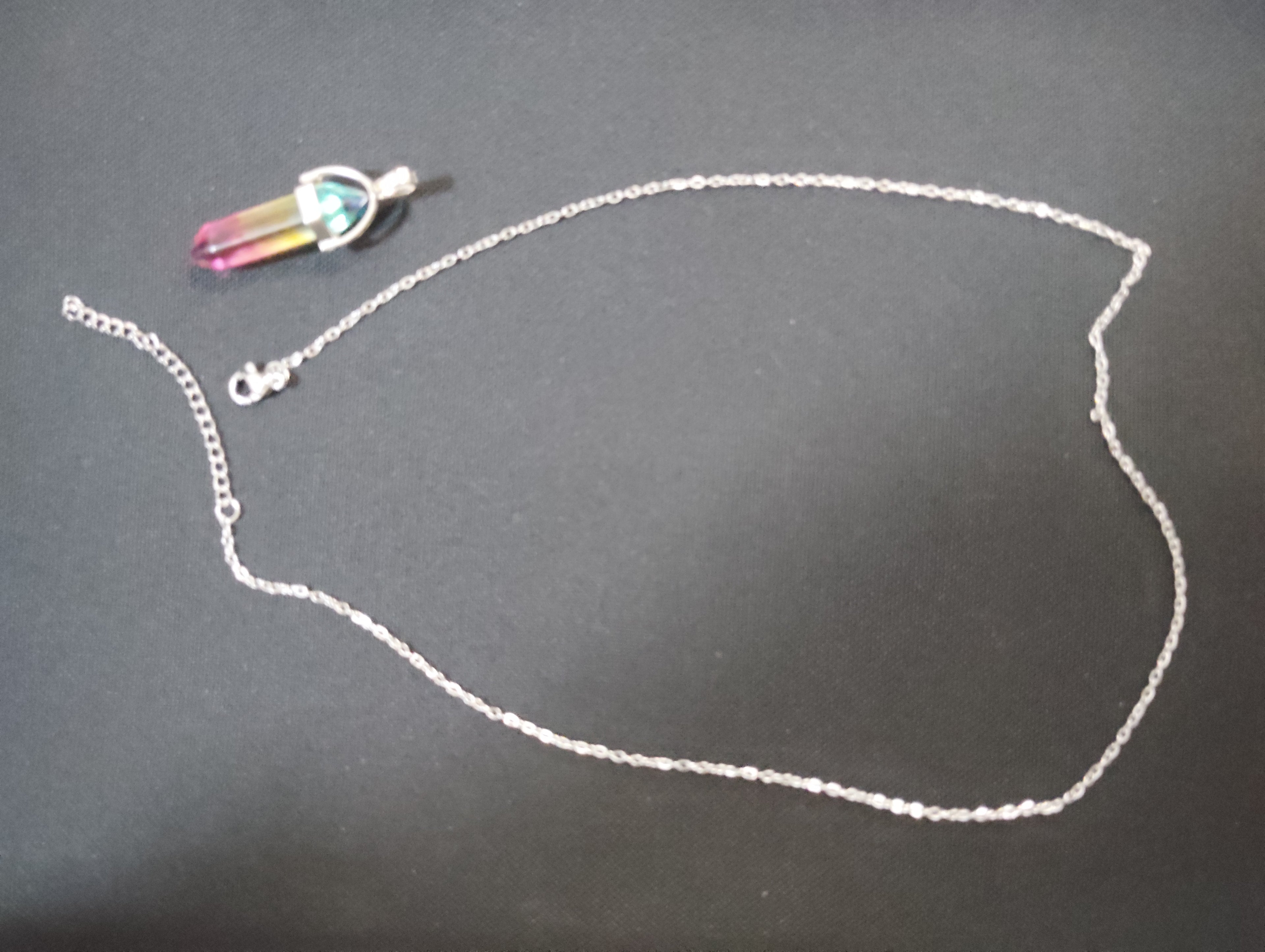 選べる9色のクリスタル・ペンダント