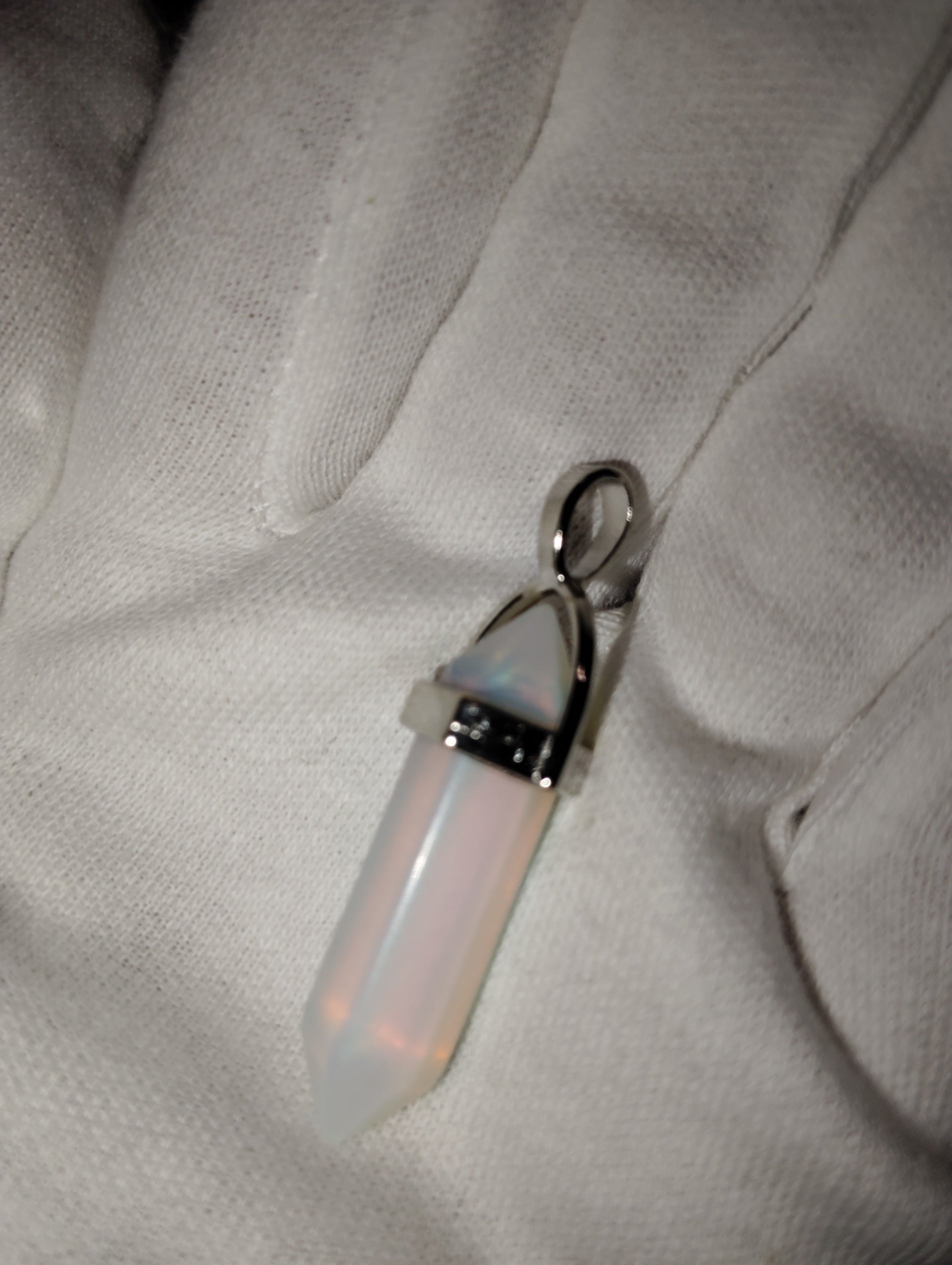 選べる9色のクリスタル・ペンダント