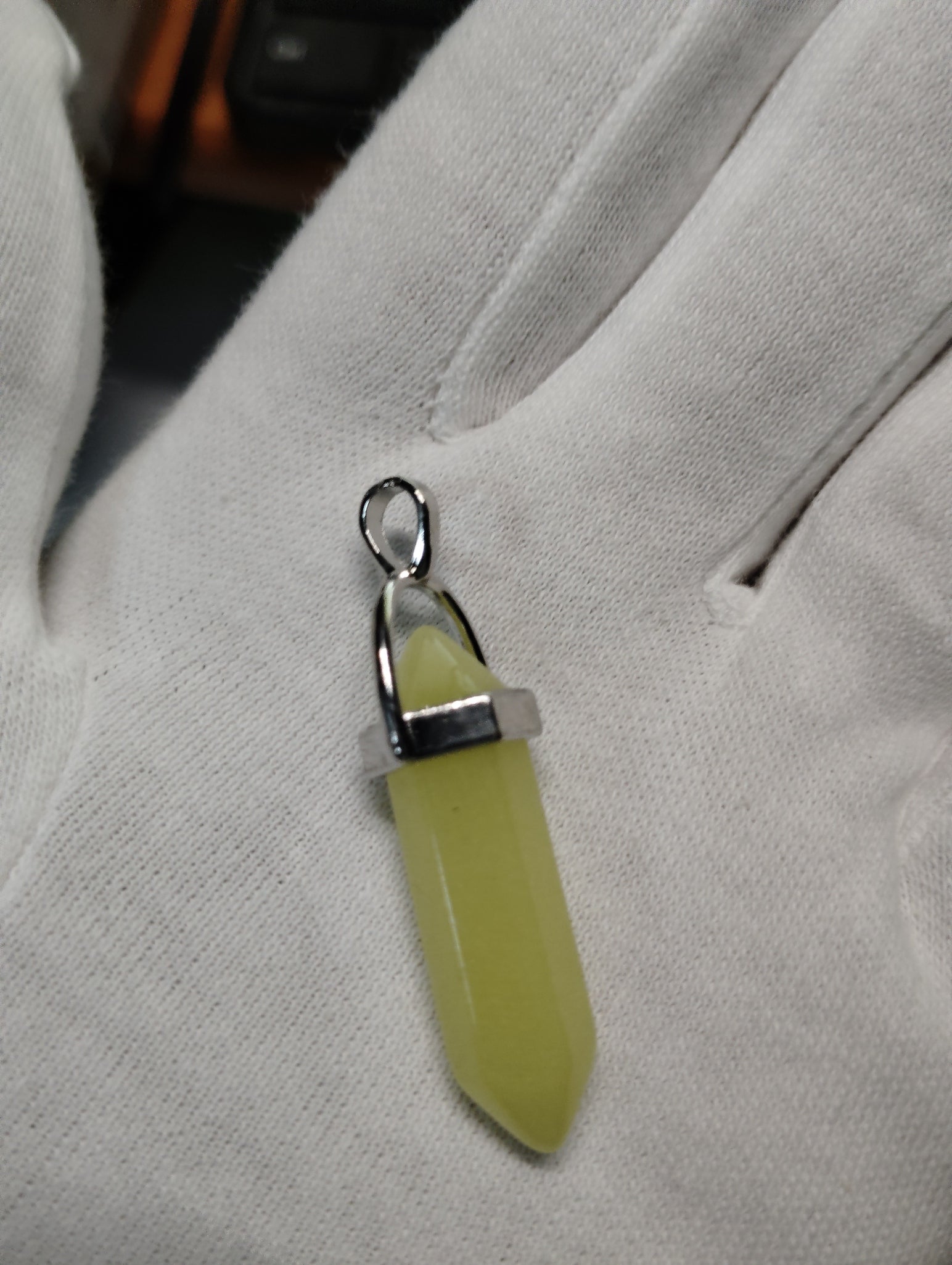 選べる9色のクリスタル・ペンダント