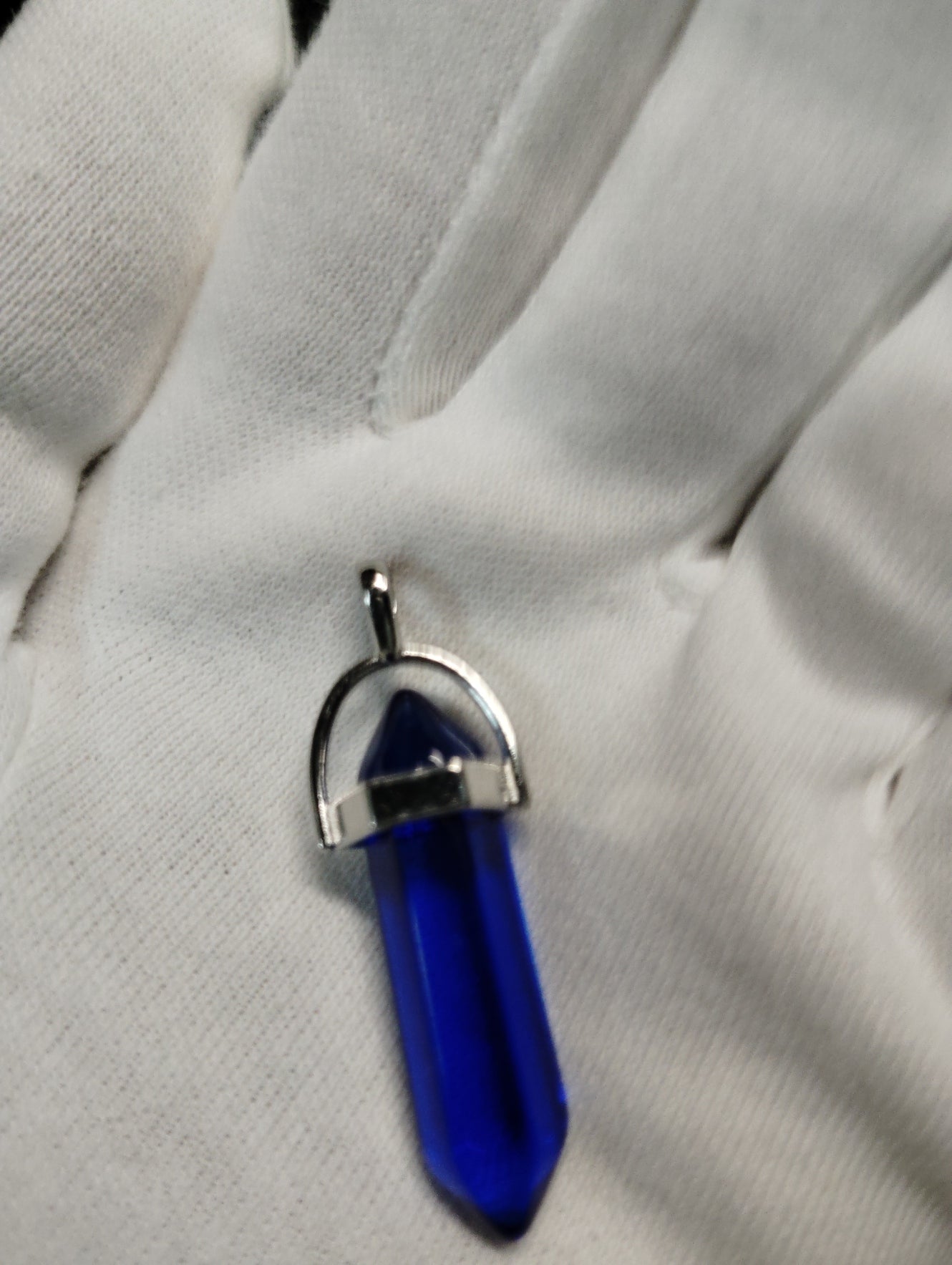 選べる9色のクリスタル・ペンダント